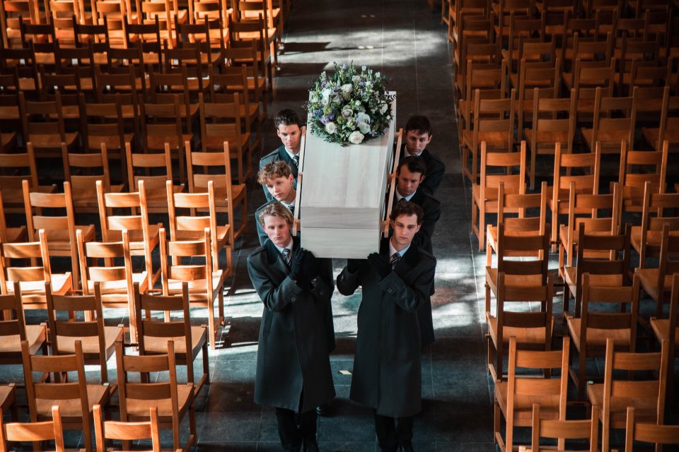 Dragers in kerk