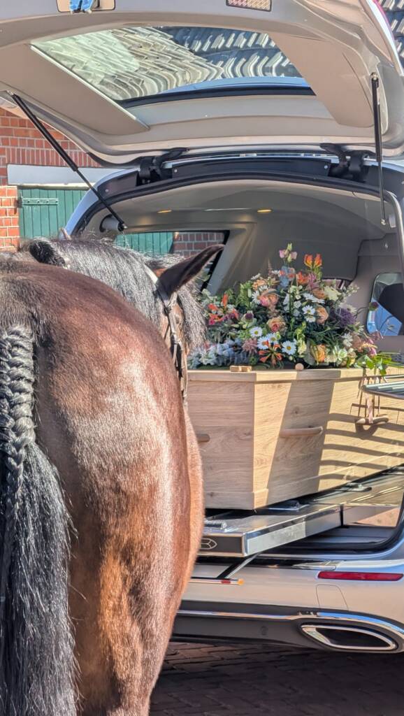 Persoonlijke uitvaartverzorging in Rhenen door Johan en Ramona - afscheid met paarden