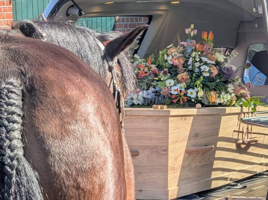Persoonlijke uitvaartverzorging in Rhenen door Johan en Ramona - afscheid met paarden