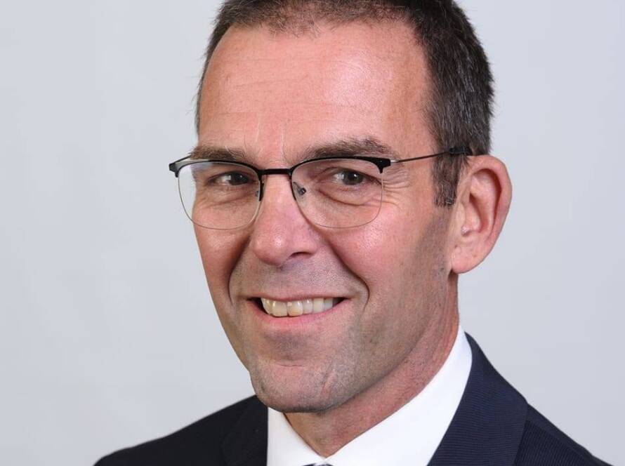 Portret van uitvaartverzorger Marco van de Lustgraaf, begrafenisondernemer in Veenendaal, werkzaam in samenwerking met Knuivers Uitvaart in Rhenen.